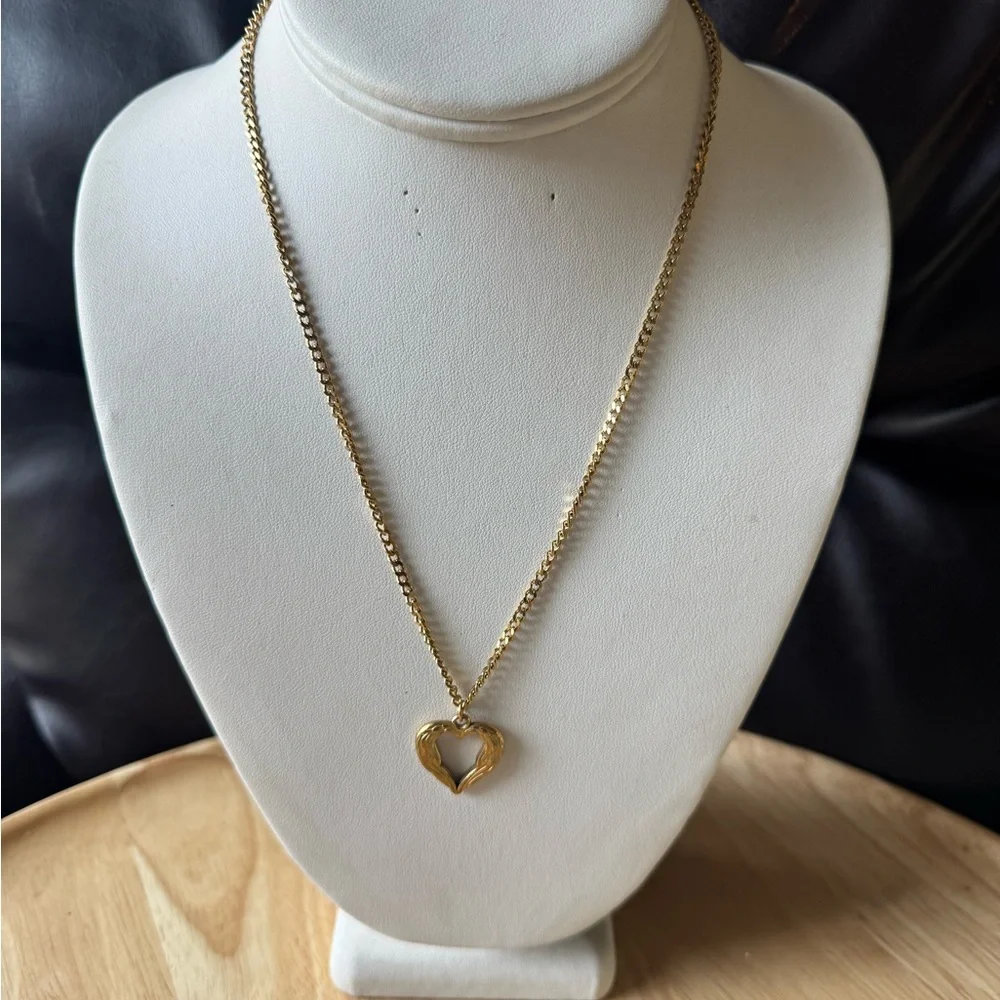 Gold Heart Pendant Necklace - Picture 5 of 6